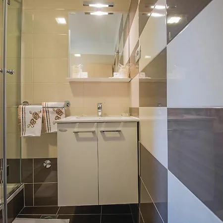 Center Ivona شقة *