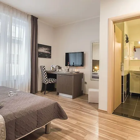 Center Ivona Апартаменты Задар