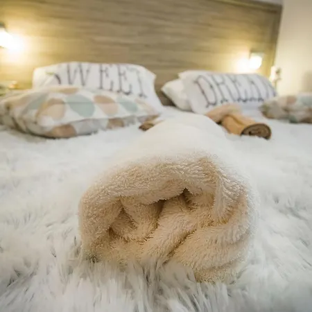 Center Ivona شقة *